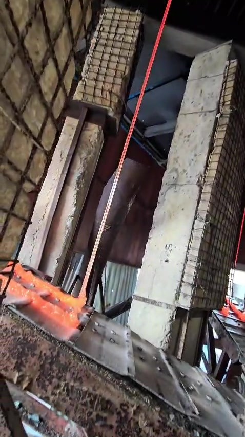 Melting sodium silicate process